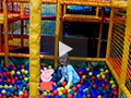Даринка со свинкой Пеппой в детском игровом центре